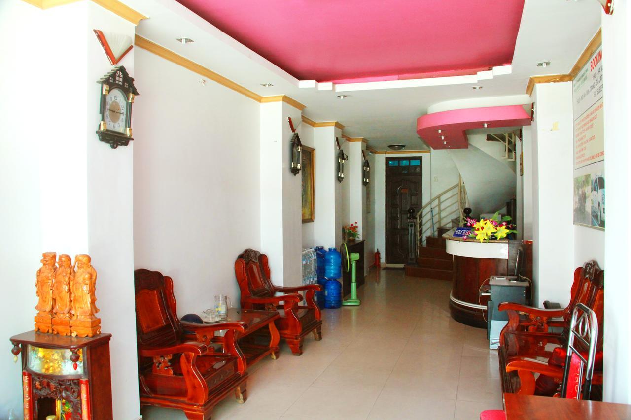 Volga Hotel Hue Exteriör bild